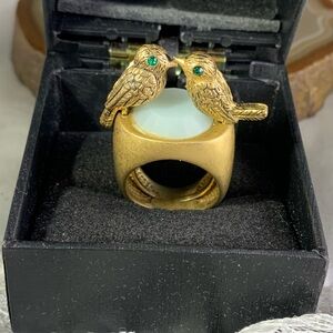 RARE Juicy Couture KISSING BIRDS CHUNKY Ring with Green Eyes GOLD TONE.